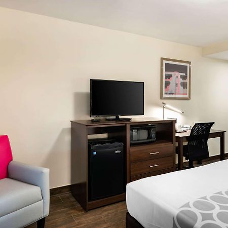 Downtown Hollywood Gardens Inn & Suites Εξωτερικό φωτογραφία