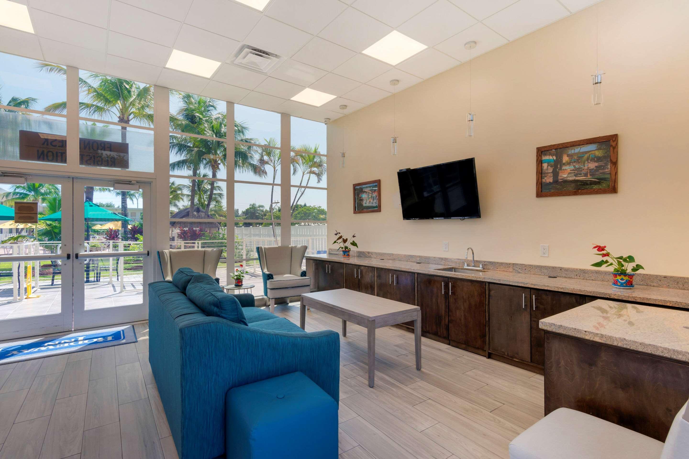 Downtown Hollywood Gardens Inn & Suites Εξωτερικό φωτογραφία