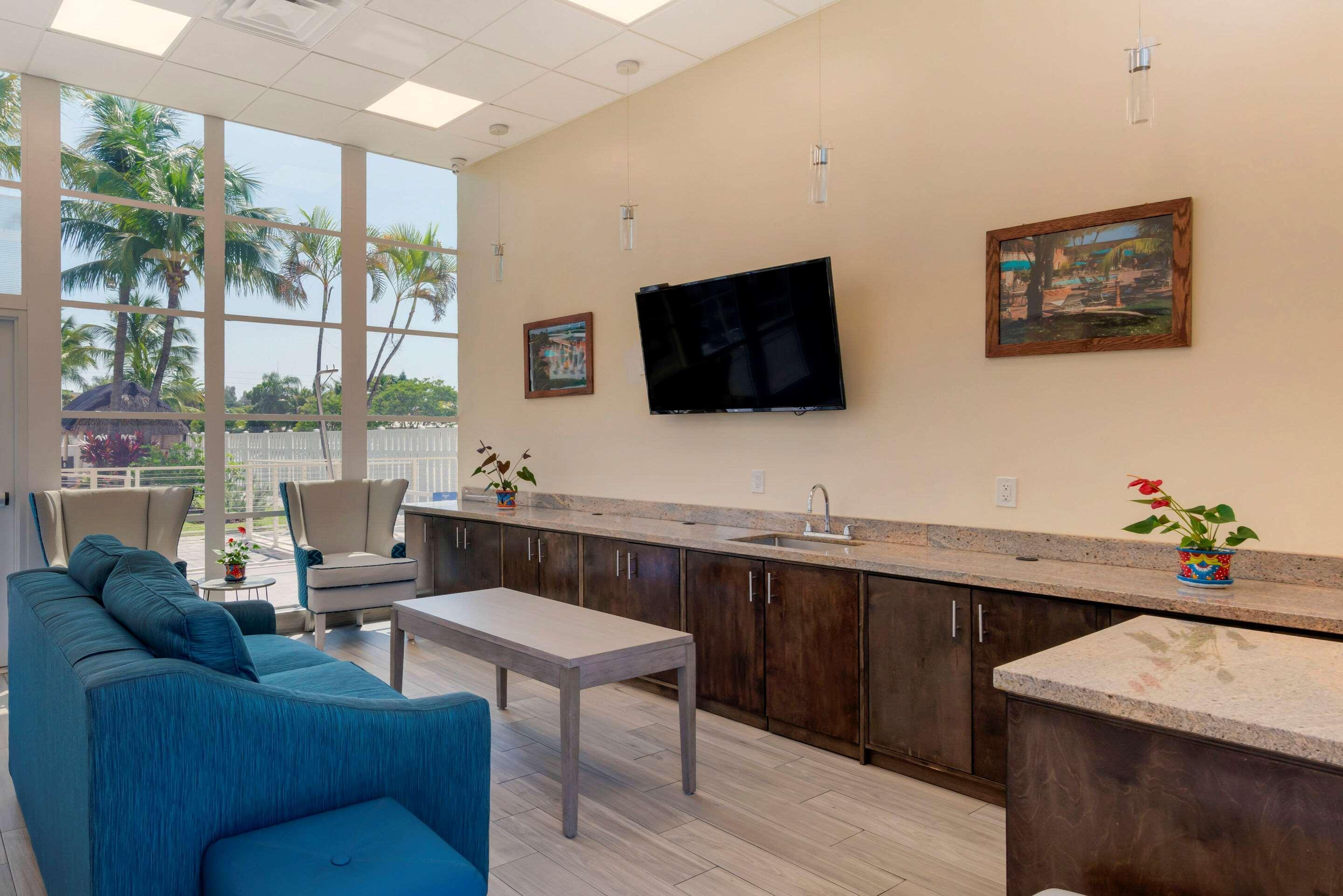 Downtown Hollywood Gardens Inn & Suites Εξωτερικό φωτογραφία