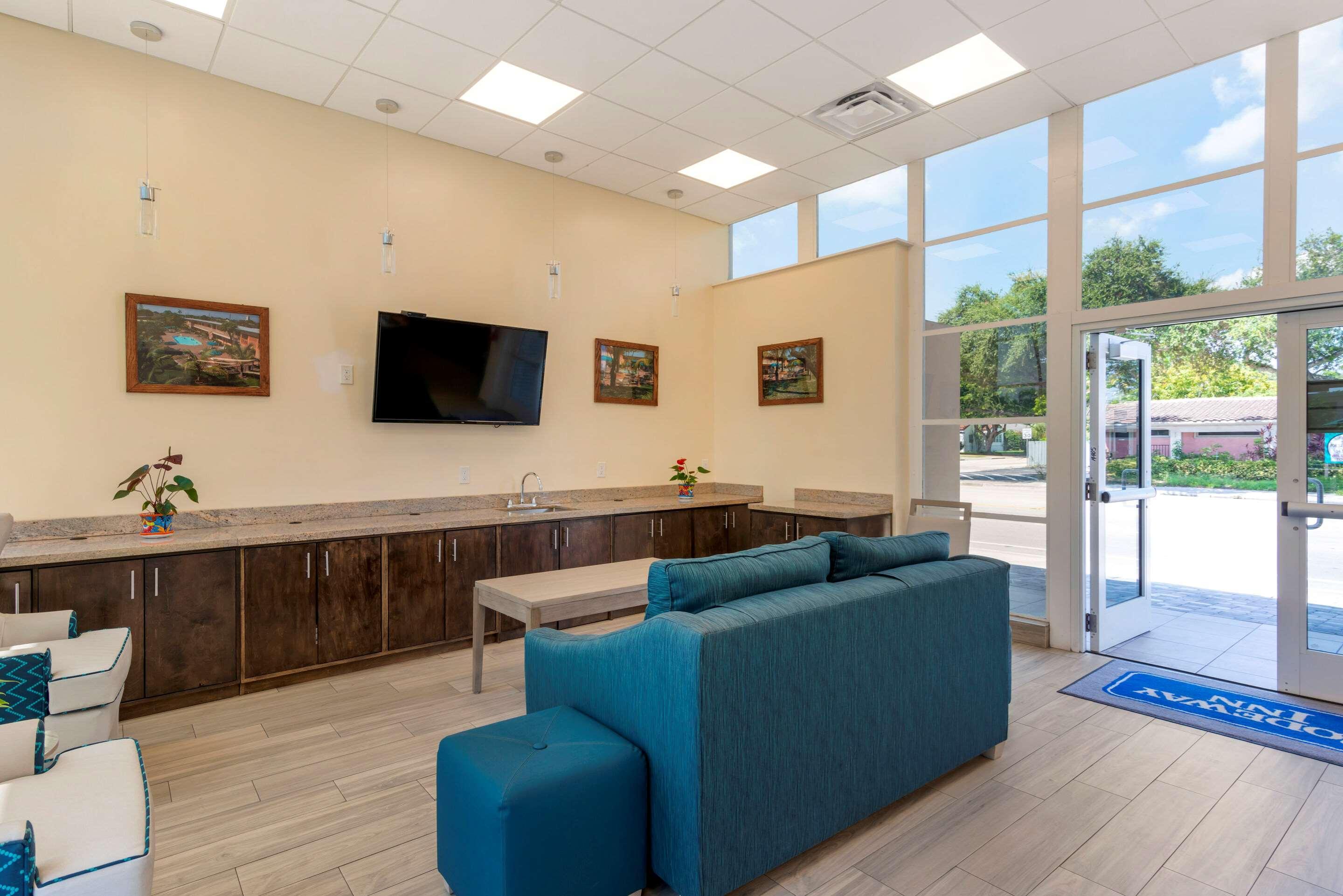 Downtown Hollywood Gardens Inn & Suites Εξωτερικό φωτογραφία