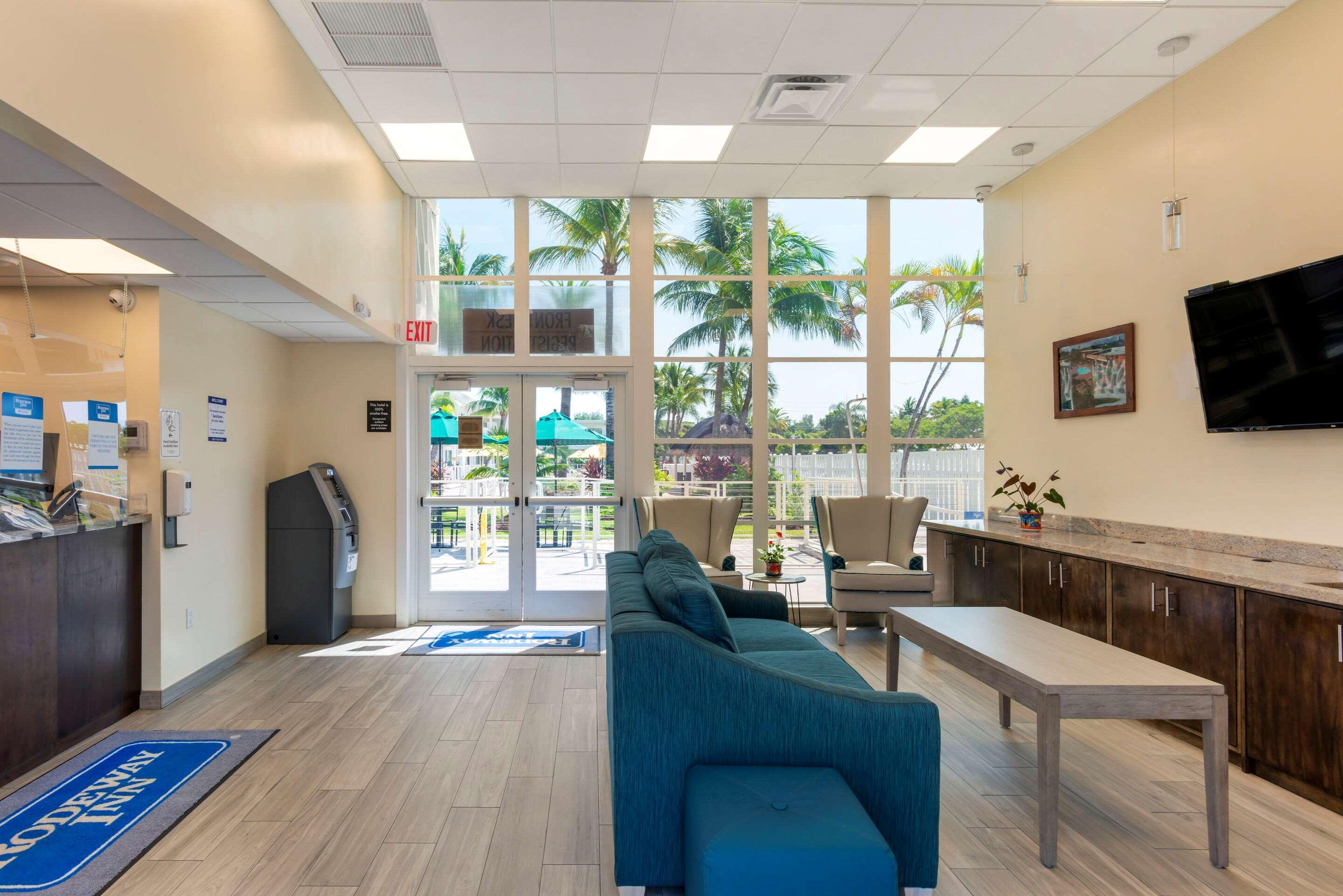 Downtown Hollywood Gardens Inn & Suites Εξωτερικό φωτογραφία