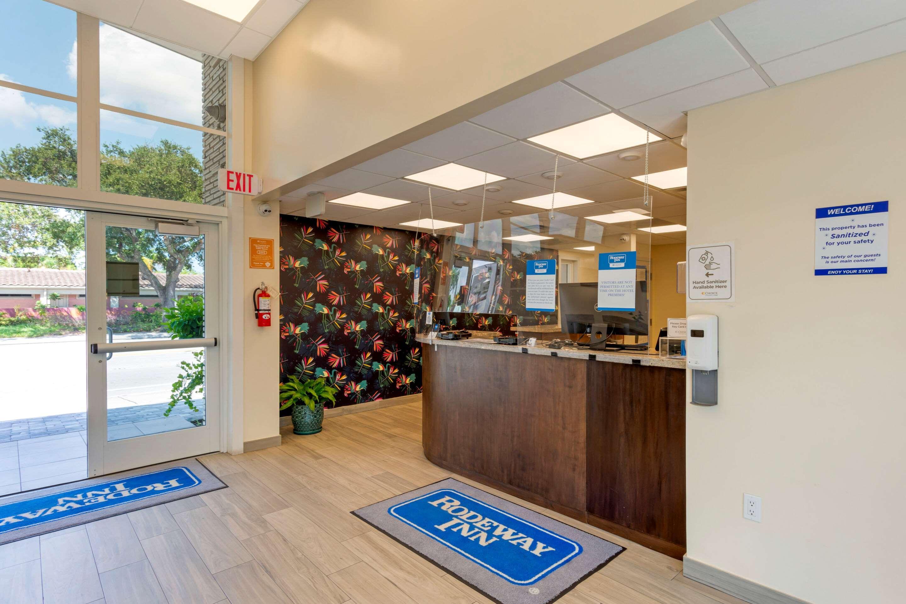 Downtown Hollywood Gardens Inn & Suites Εξωτερικό φωτογραφία