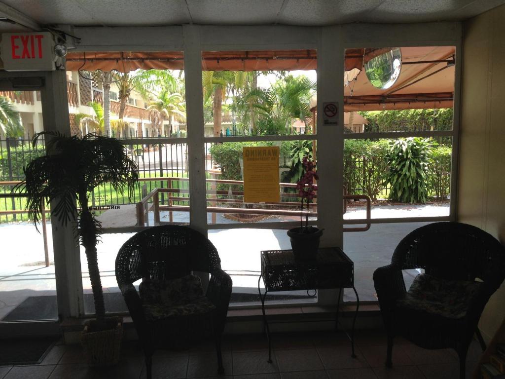 Downtown Hollywood Gardens Inn & Suites Εξωτερικό φωτογραφία