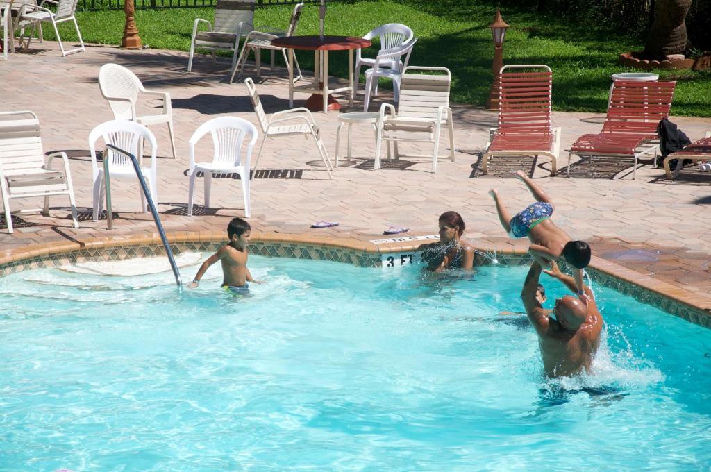 Downtown Hollywood Gardens Inn & Suites Εξωτερικό φωτογραφία